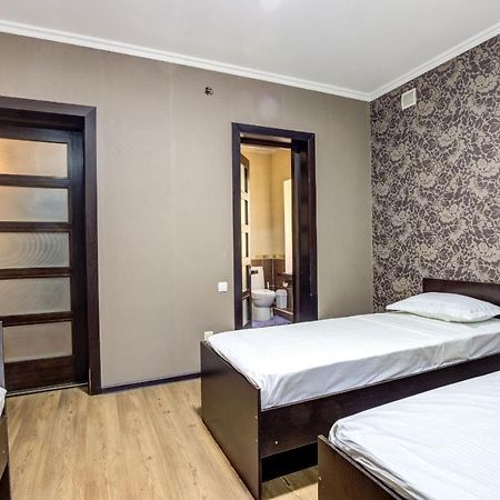 Opera Bed&Breakfast Bisjkek Buitenkant foto